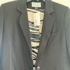 H&M black blazer size 12 fits like a medium